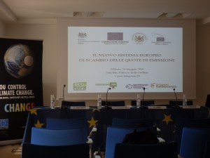 La sala blu di Palazzo Stelline allestita per la conferenza del 24 05 2010