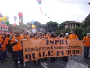 Lavoratori dell'ISPRA in sciopero, Courtesy of Astrambientepolitica.it