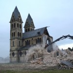 La demolizione della Chiesa-di-San-Lamberto a Immerath