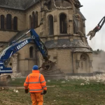 Una fase della demolizione della Chiesa di San Lamberto a Immerath